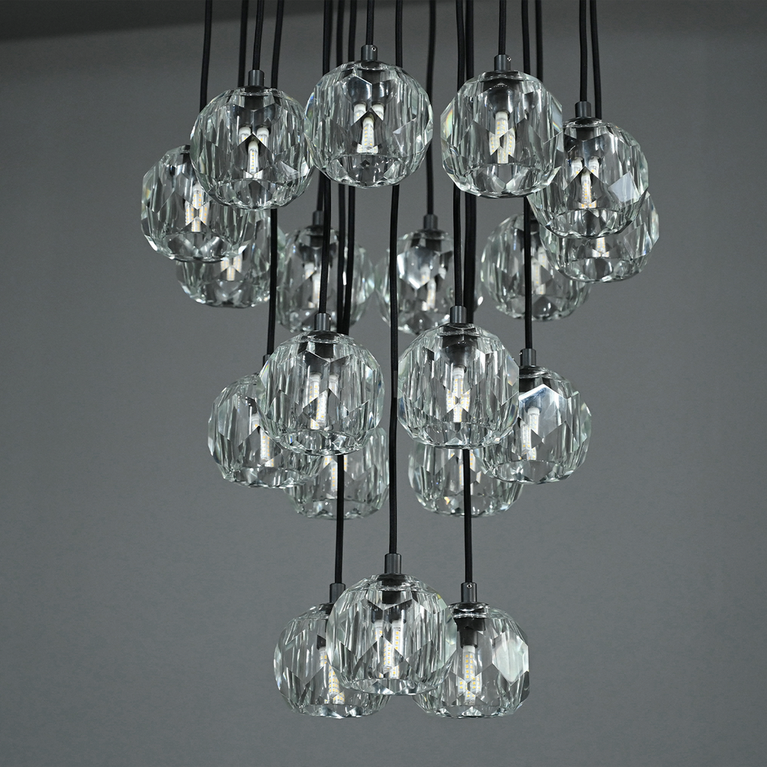 Bille De Crystal Ball Cluster Chandelier 19"